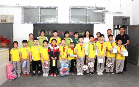 愛似水點點 溫情一片片，開展“六一”校園慰問