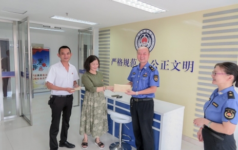 助人危困關(guān)愛社會(huì)，這是一種特別的擔(dān)當(dāng)