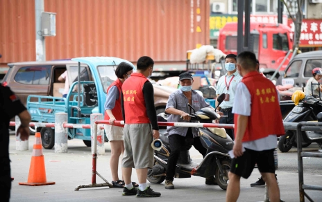 戰(zhàn)“疫”陣地，我們一直堅(jiān)守