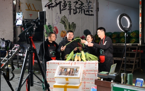 直播帶貨如約至，金籃子、銀籃子，不如裝滿老百姓的“菜籃子”！